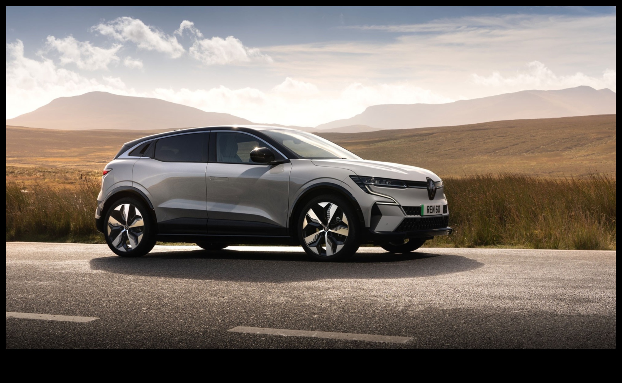 Eco-Chic Drives: הצד האופנתי של כלי רכב חשמליים