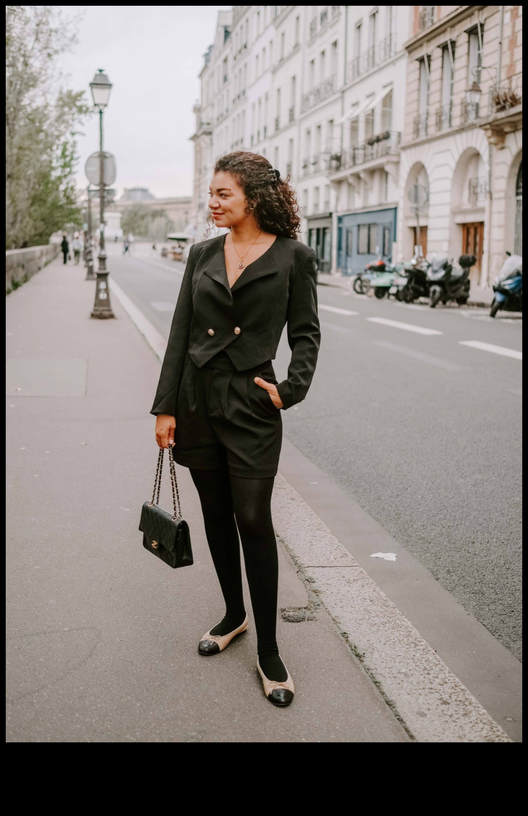 Glamorous Grace מדריך אופנתי לתלבושות וינטג' לתחכום ללא מאמץ 4 חיננית זוהרת: תלבושות וינטג' לתחכום ללא מאמץ