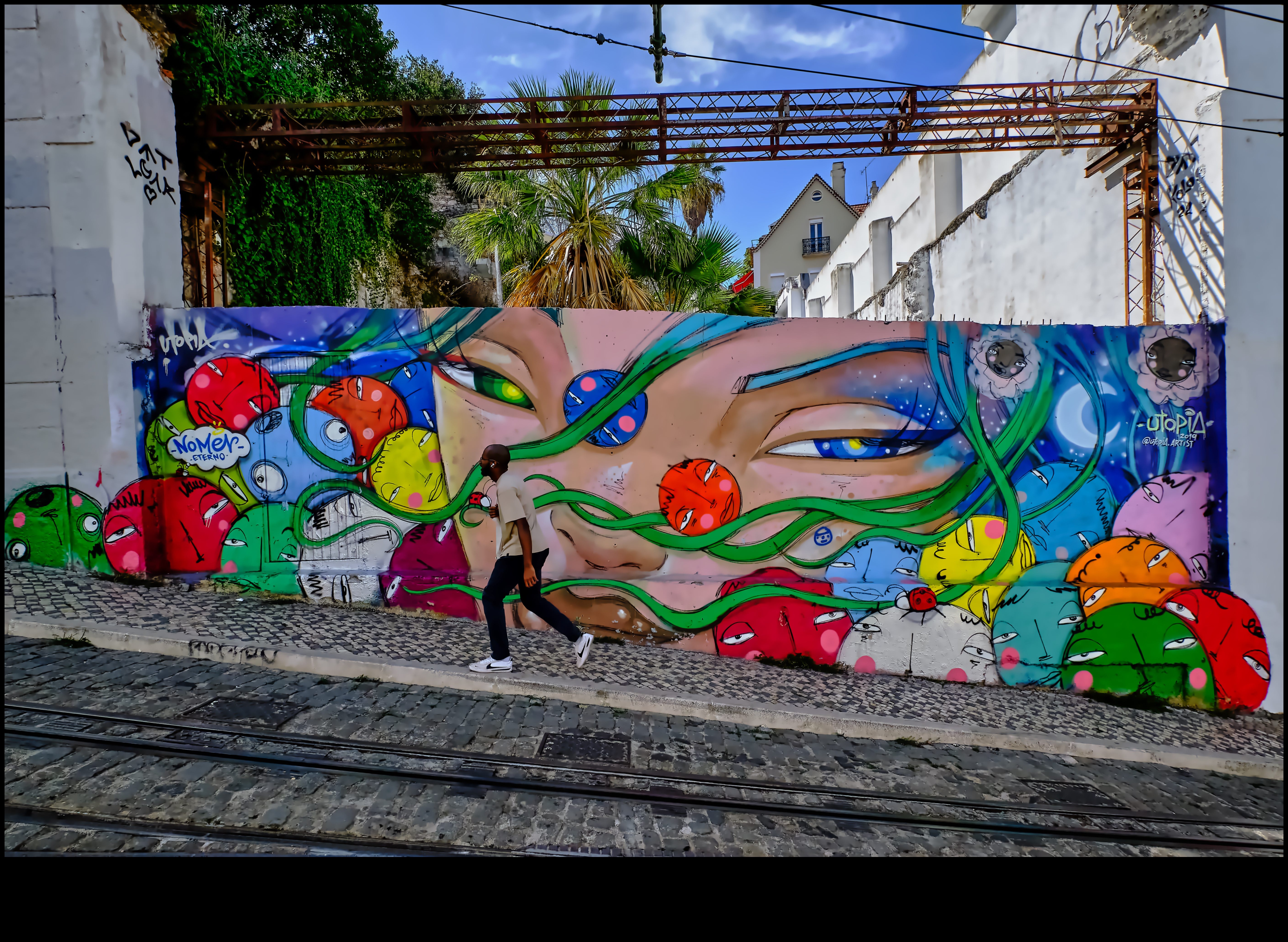 אוטופיה עירונית: ניווט דינמיקת עיר דרך סגנונות צילום רחוב
