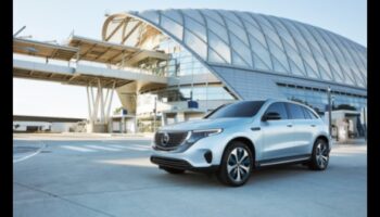 Eco-Chic Drives: הצד האופנתי של כלי רכב חשמליים