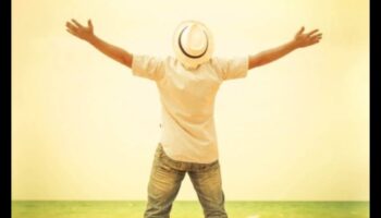 ברגע: חקר מיינדפולנס לקיום מאוזן