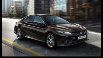 אקו-לוחמים על גלגלים: ההשפעה הסביבתית של מכוניות היברידיות